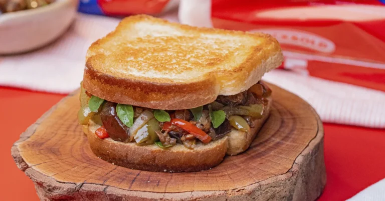 Antepasto de Berinjela com Pão Integral