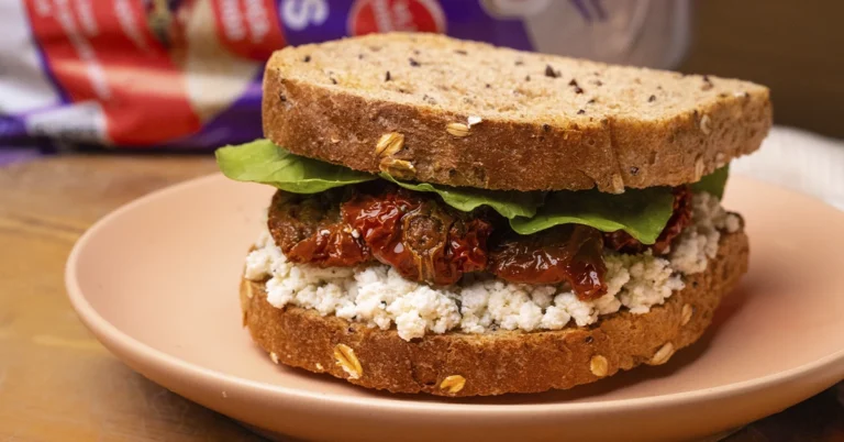 Sanduíche de Ricota com Tomate Seco