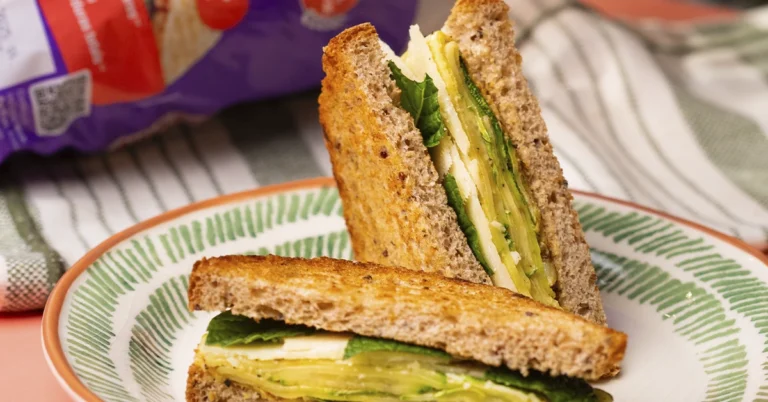 Toast de Abobrinha, Hortelã e Parmesão
